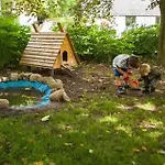 Oplev Guest house Skorping