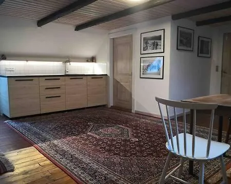 Oplev Πανσιόν